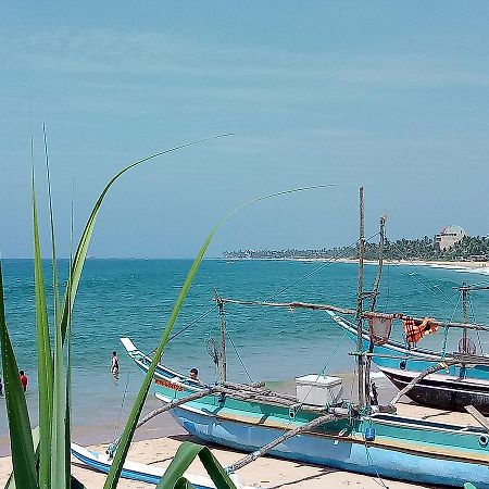 Githmini Beach House And Toures Hikkaduwa Buitenkant foto