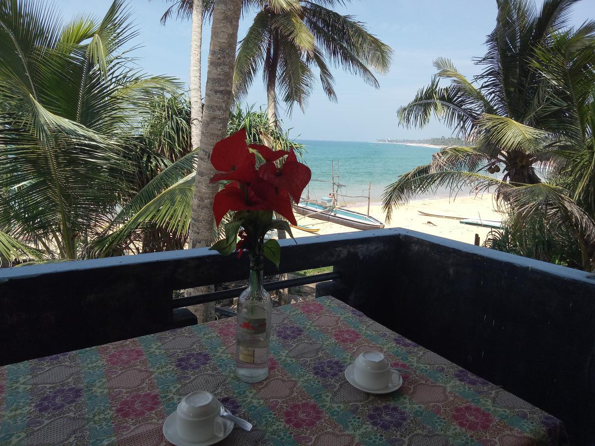Githmini Beach House And Toures Hikkaduwa Buitenkant foto